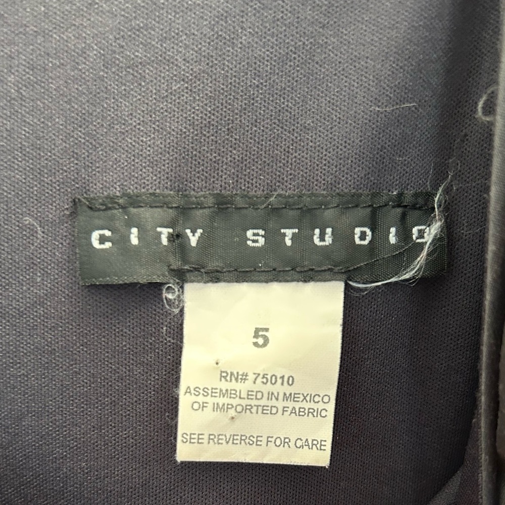 Vintage City Studio Black Sleeveless V-Neck Sheath Dress - Picture 3 of 4